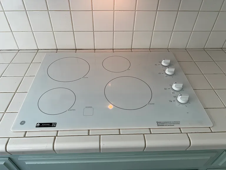 New Radiant Glass Cooktop--no special pans required.