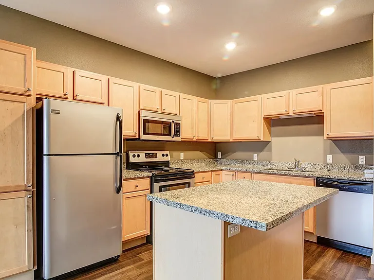 Lakewood Estates Apartments — Photo 2