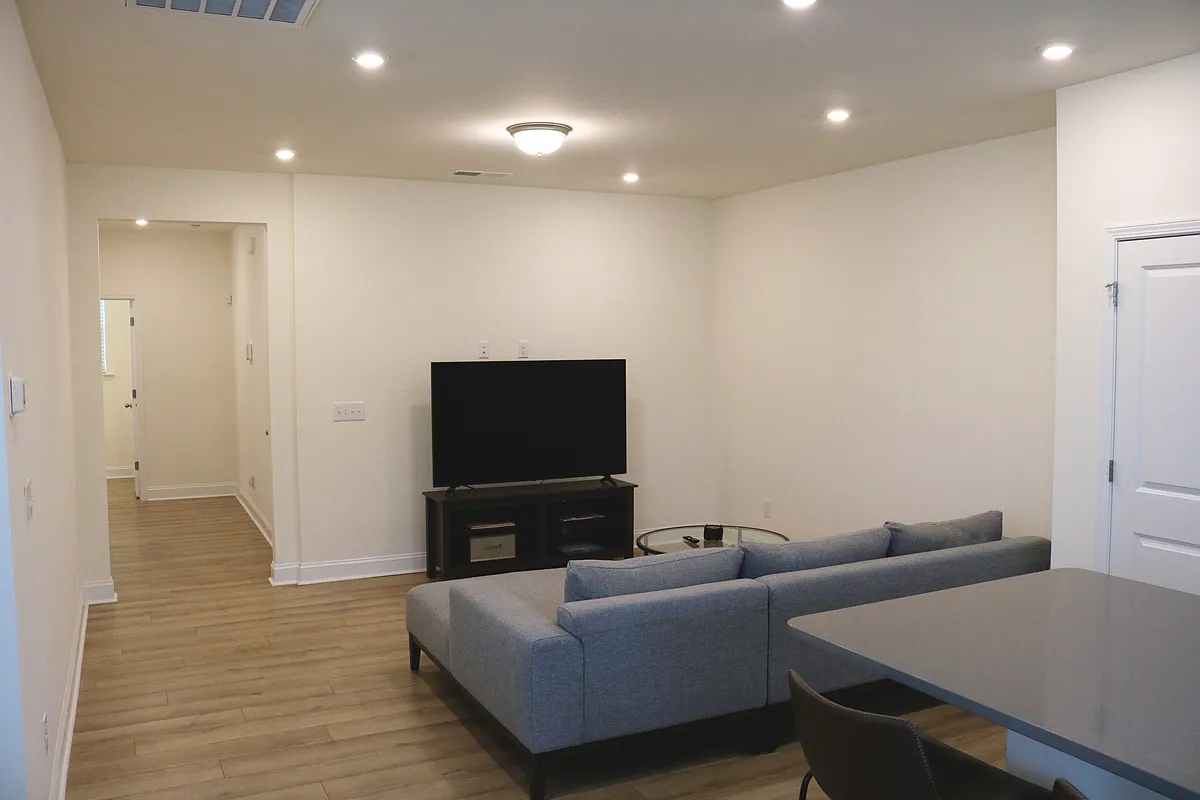 Building Photo - 1552 Cedar Tree Dr