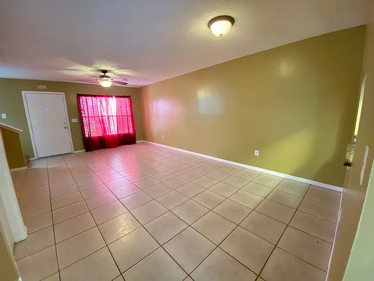 1605 Shady Ridge Ct — Photo 3