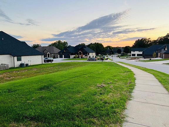 3rd image of 702 S Thornridge Dr Lot 47