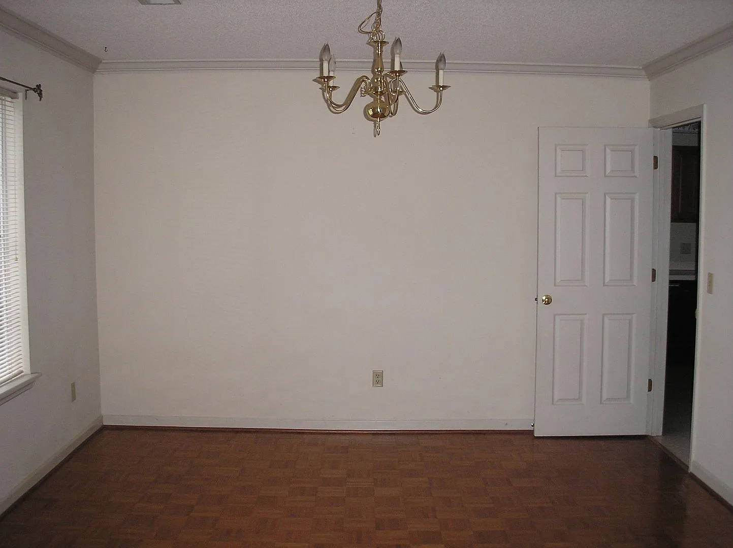 4 bed, 2.0 bath, 2100 sqft, $2,195 — Photo 3