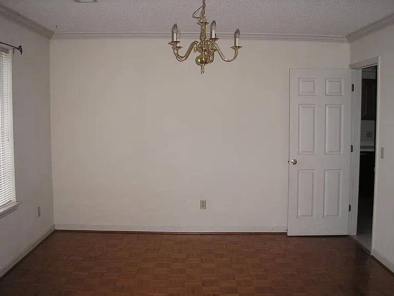 414 Saddlebrooke Rd — Photo 3