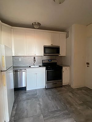 2nd image of 41-43 39th Pl #4A