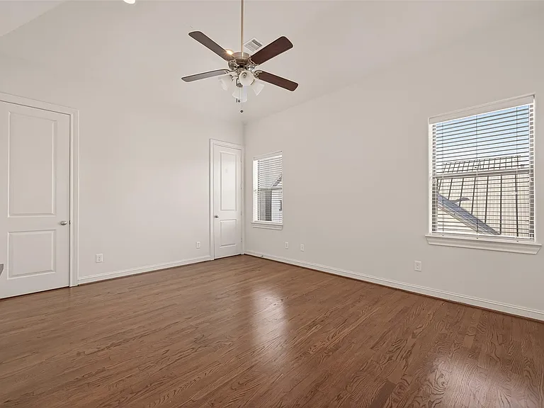3217 Maxroy St — Photo 17