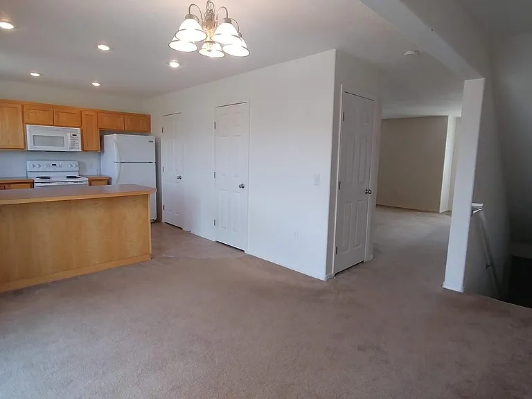 1050 SW Lost Trail Dr — Photo 3