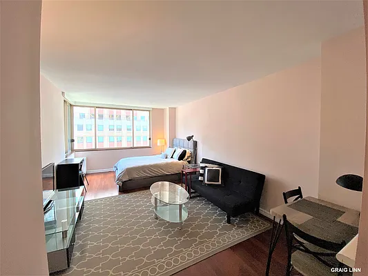 Rented by Douglas Elliman | media 22