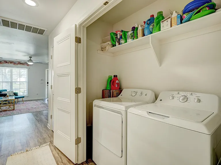 1520 N Market Ave — Photo 29
