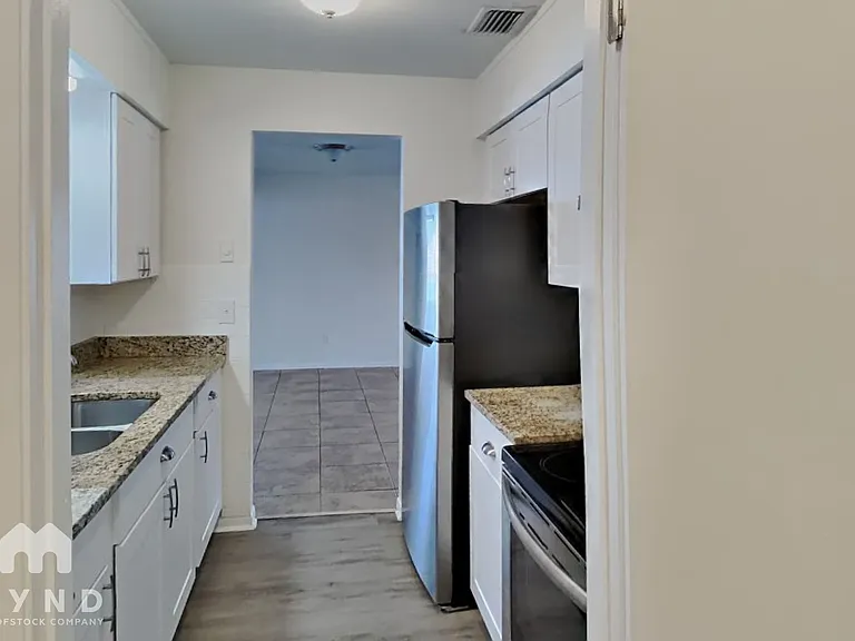 12431 Brookside St — Photo 3