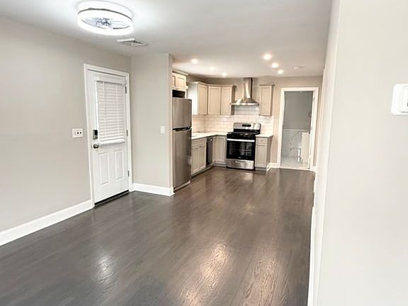 3rd image of 1629 Bay Ave #1