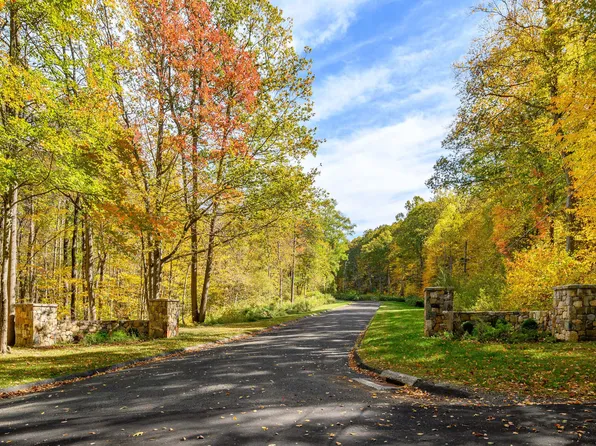 Ives Court, Ridgefield, CT 06877