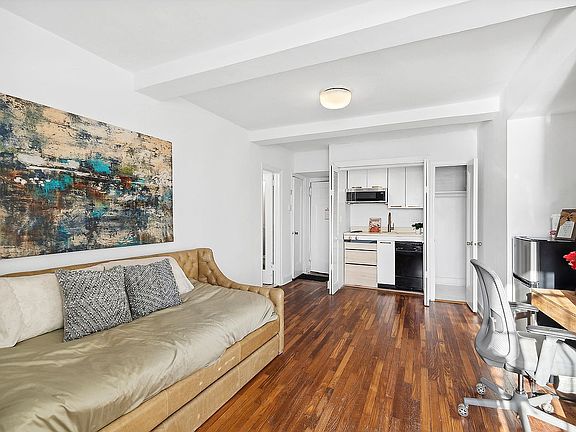 2nd image of 5 Tudor City Pl APT 1828