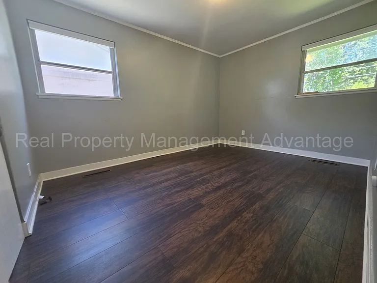 22041 Jerome St — Photo 15