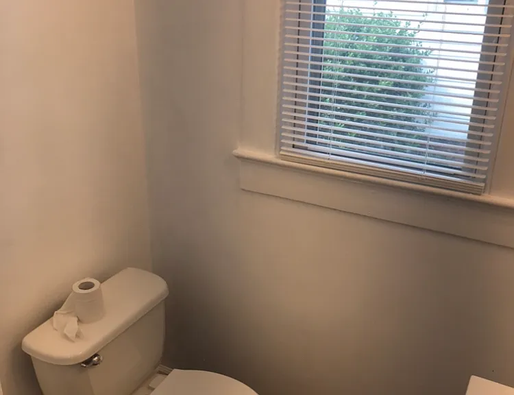 1104 S George St — Photo 5