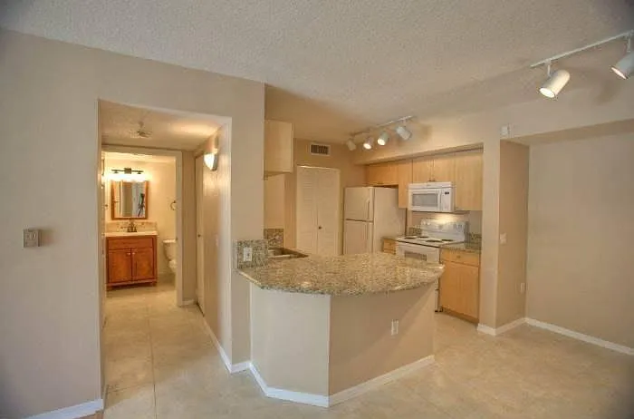 105 Villa Cir #105 — Photo 1