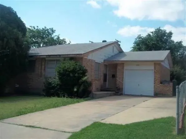 6424 NW Compass Dr, Lawton, OK 73505