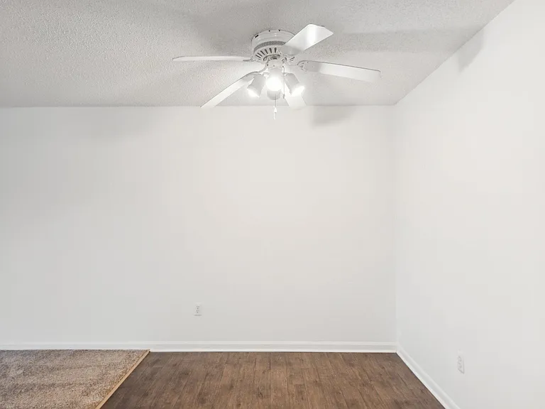 Kimberly Club Apartments — Photo 8