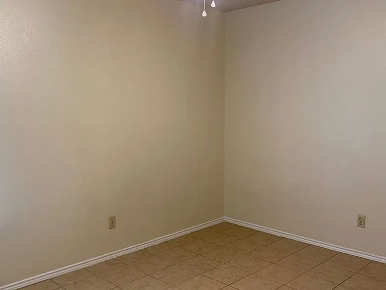 815 W Olmos Dr — Photo 8
