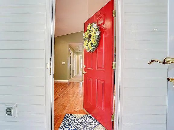 770 Riverland Rd SE — Photo 2