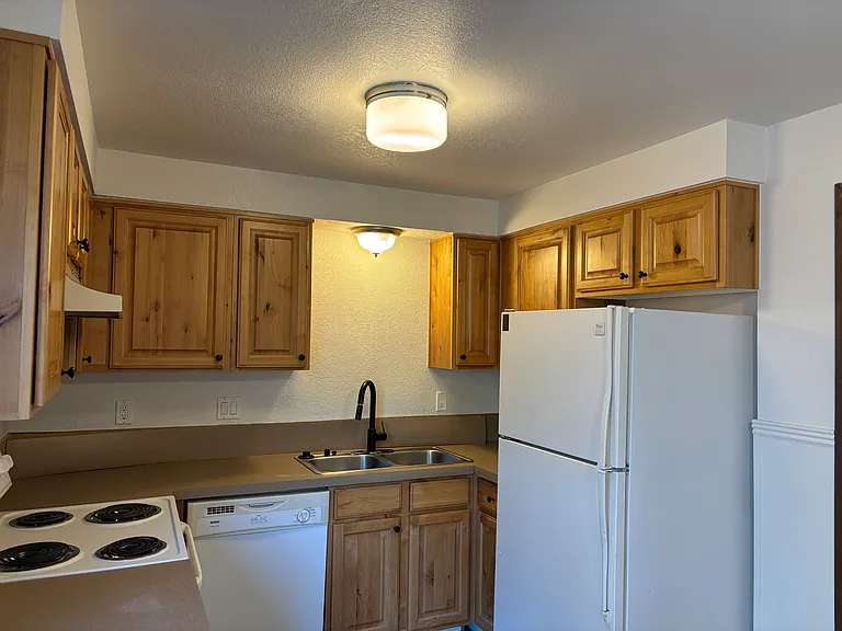 603 E Florida Ave #C — Photo 2