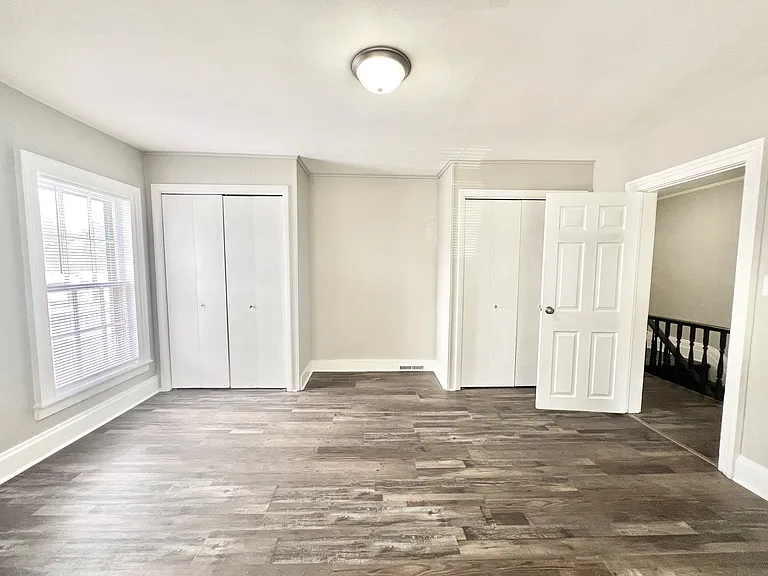 921 W Grand Ave — Photo 4