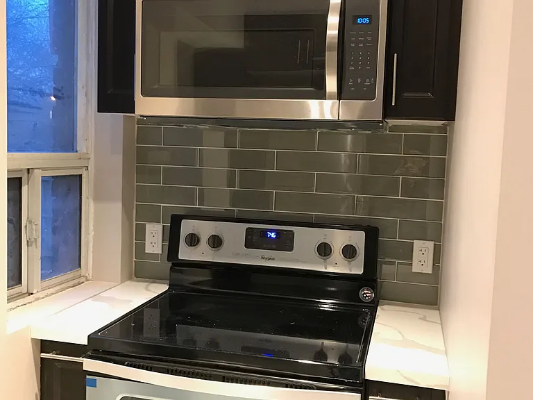 989 Dufferin St #MAIN FLOOR — Photo 6