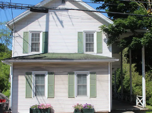 105 College Ave, Factoryville, PA 18419