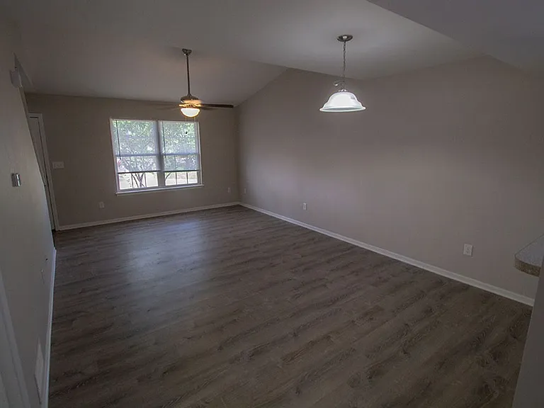 1401-1403 Bodie Dr — Photo 37