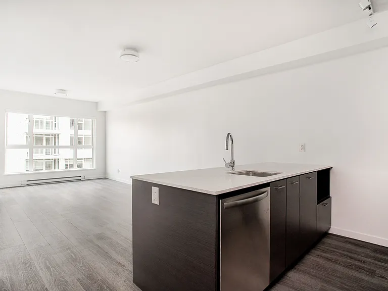 537 Foster Ave — Photo 16
