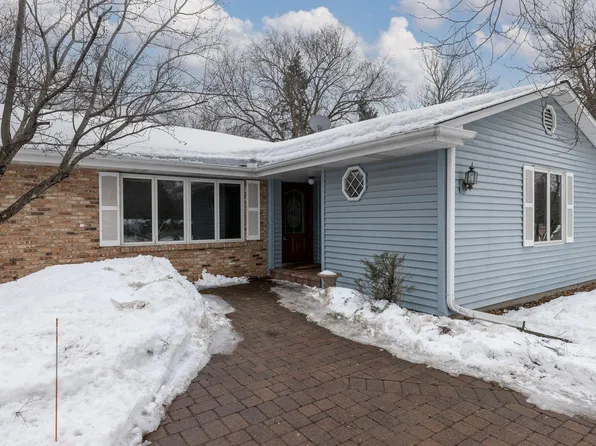 2611 Overlook Dr, Bloomington, MN 55431