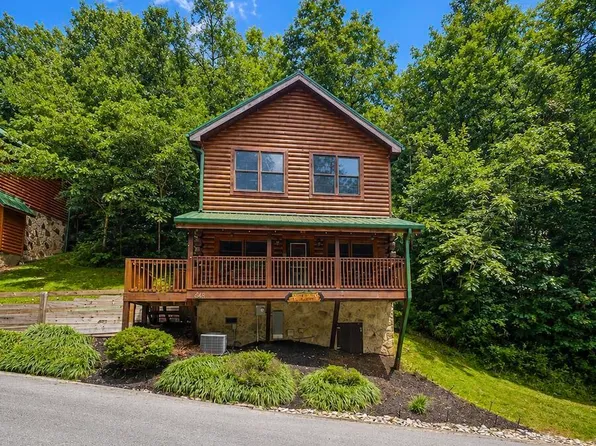 645 Chickasaw Gap Way, Pigeon Forge, TN 37863