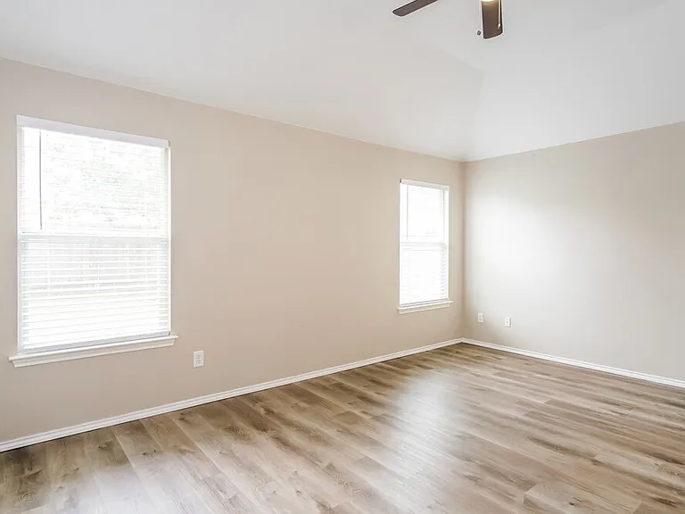 837 Clear Springs Holw — Photo 10