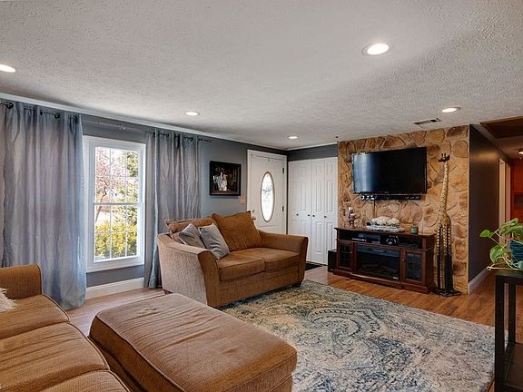 5th image of 9156 Briar Dr