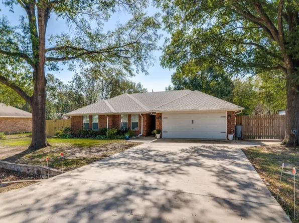 1208 Highland Dr, Quitman, TX 75783