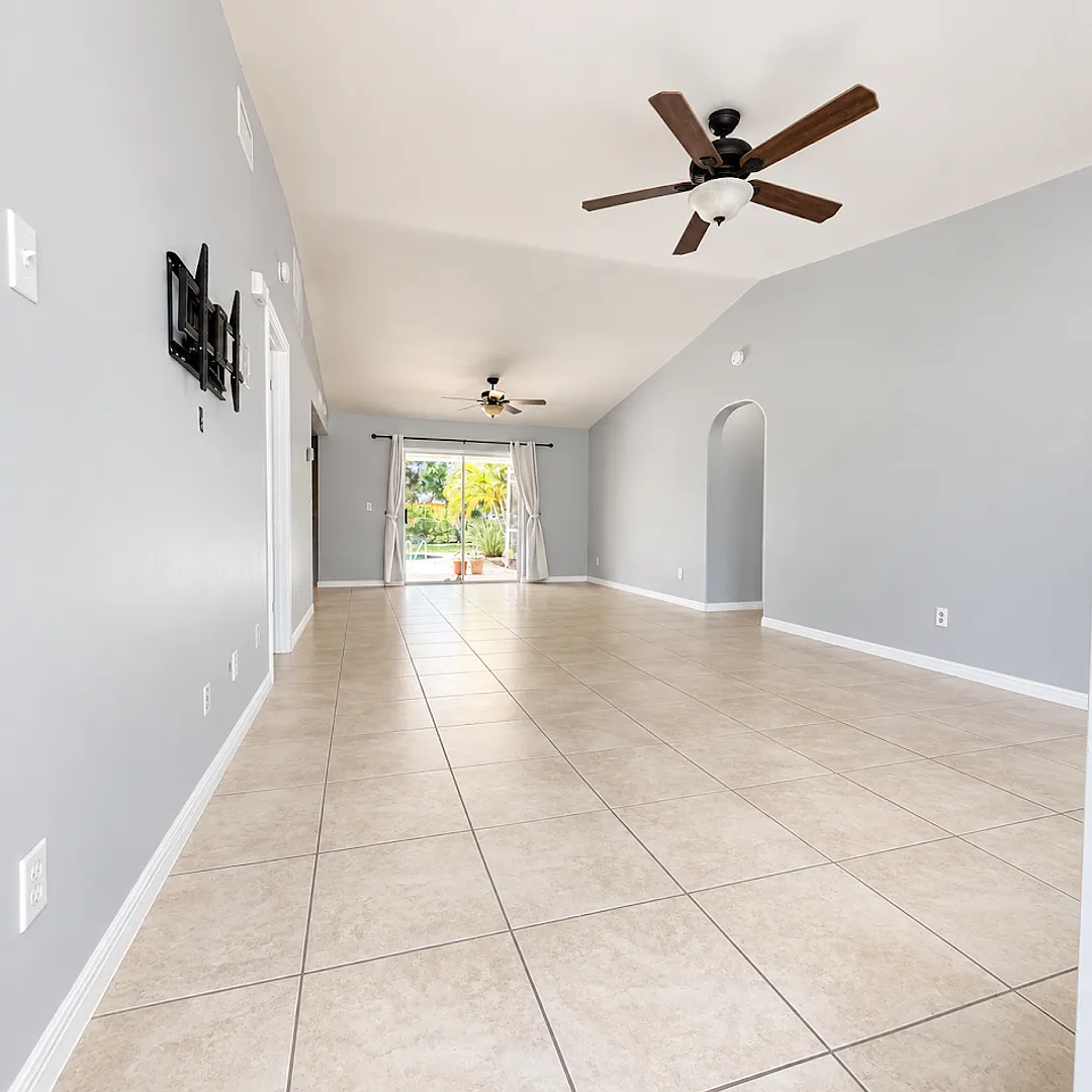 Beautiful 3-Bedroom Pool Home Fenced Yard, Office & Lawn/Pool Care Included! — Photo 2