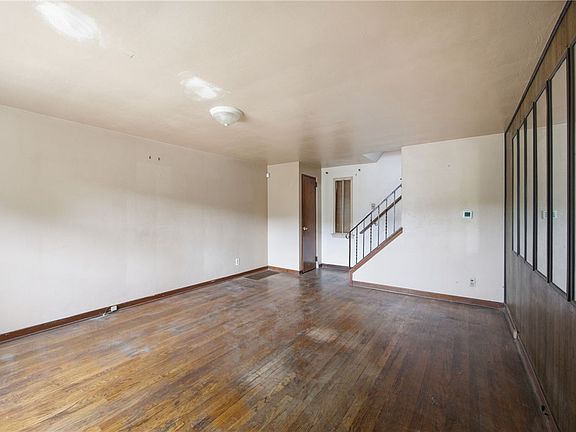 4th image of 1391 Laketon Rd