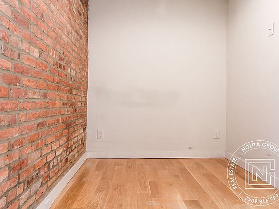 4th image of 21 Catherine St APT 4