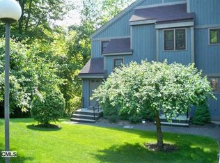 125 Heatherwood Dr, Brookfield, CT 06804