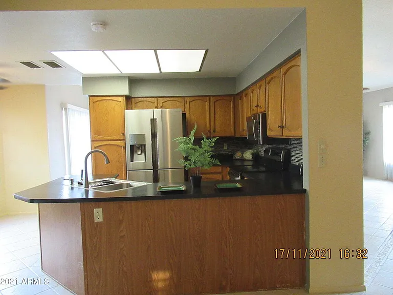 2324 W Highland Ct — Photo 14
