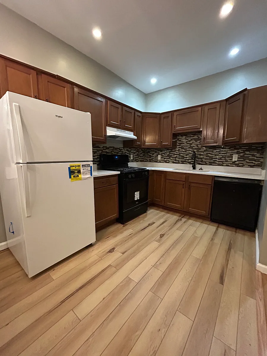 Building Photo - 932 Capouse Ave #1