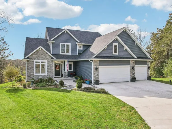 S95W22835 Bywater LANE, Big Bend, WI 53103