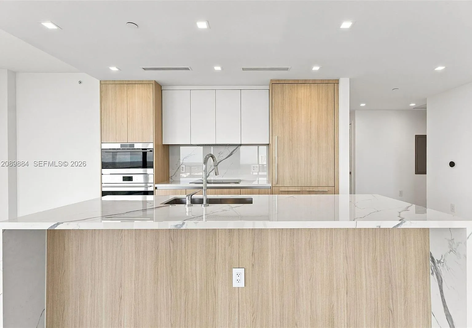 3 bed, 4.0 bath, 2131 sqft, $12,999 — Photo 4