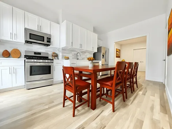 374 Bleecker Street image 7 of 11