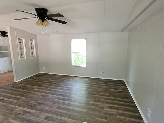 3rd image of 25 Forest Hill Dr