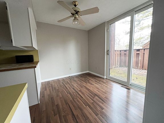 3rd image of 5027 Chuckleberry Ln #5