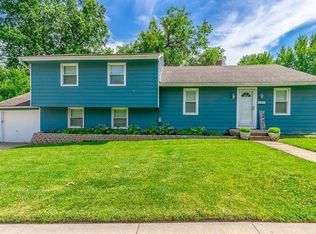 7819 W 85th St, Overland Park, KS 66212
