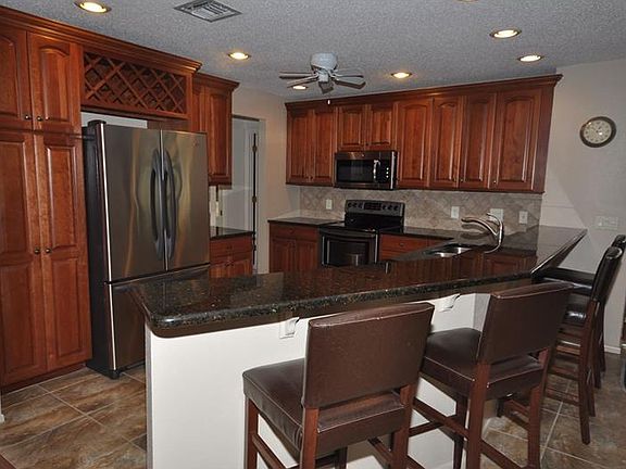 5th image of 9315 Saint Catherine Ave