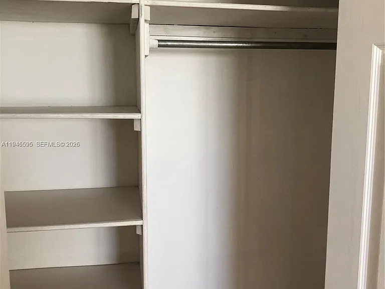 210 Lakeview Dr #207 — Photo 6