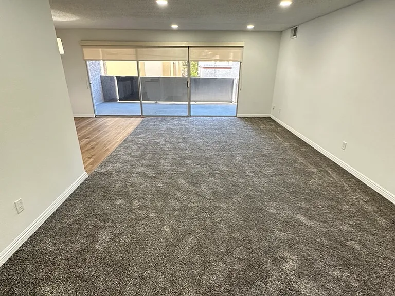 California Euclid Apartments — Photo 19