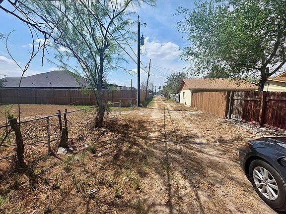 4th image of 319 E Ricky Crossland Ave